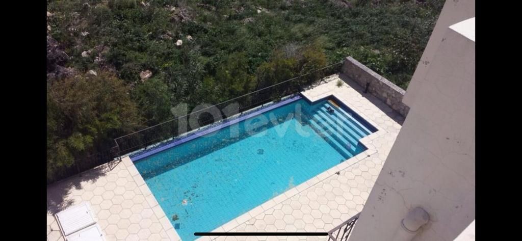SEA VIEW PENTHOUSE IN THE CENTER OF KYRENIA ** 