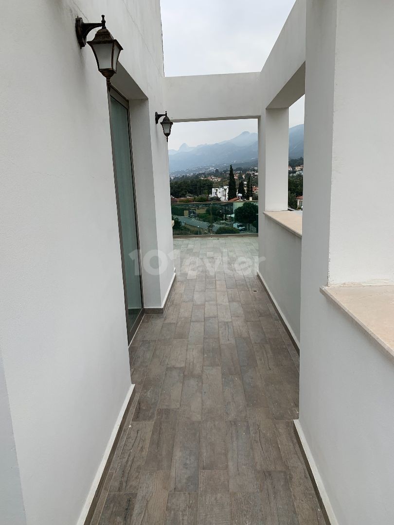 GİRNE MERKEZDE SATILIK PENTHOUSE 