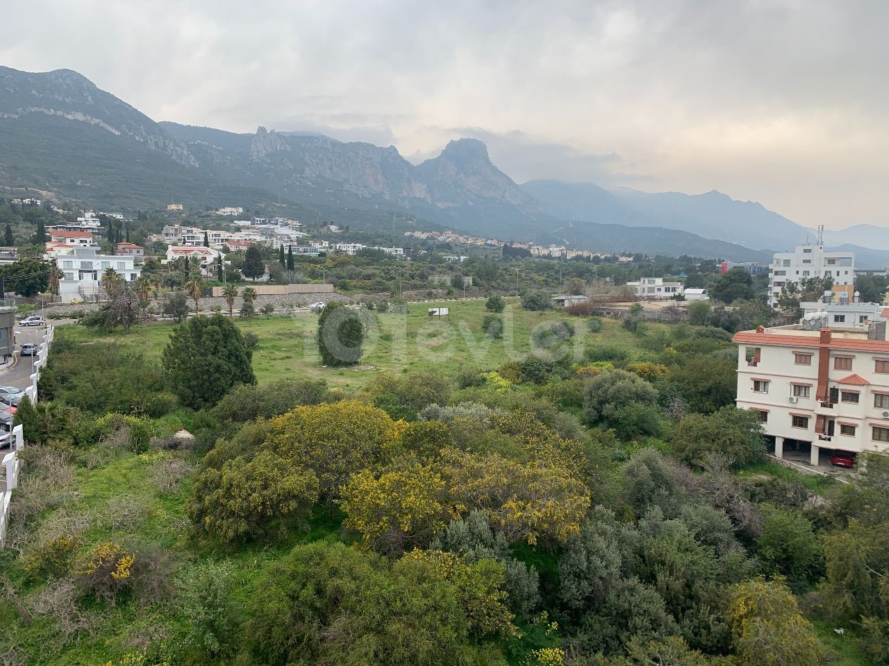 PENTHAUS ZU VERMIETEN IN KYRENIA ZENTRUM ** 