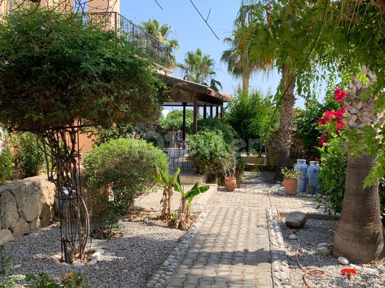 KYRENIA DOGANKÖY 3 + 1 VILLA ** 