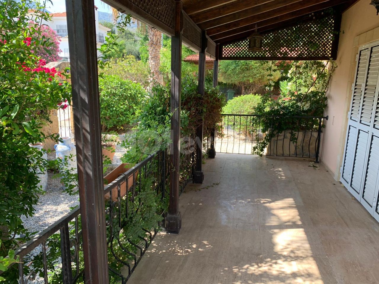 KYRENIA DOGANKOY 3 + 1 VILLA ** 