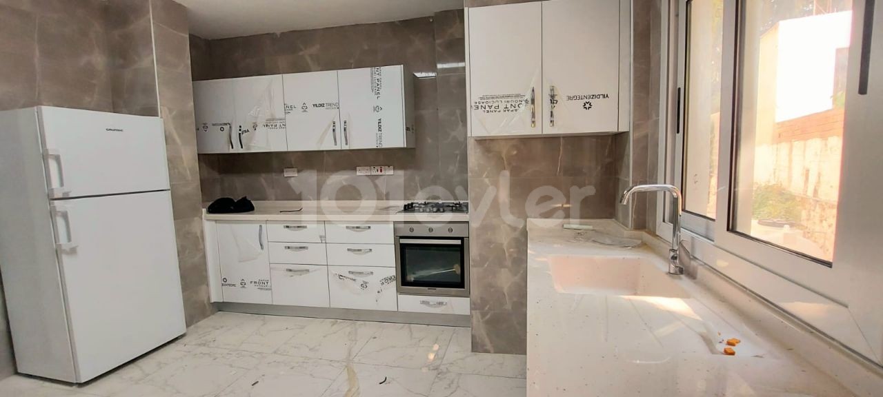 RENT 2 + 1 IN THE CENTER OF KYRENIA ** 