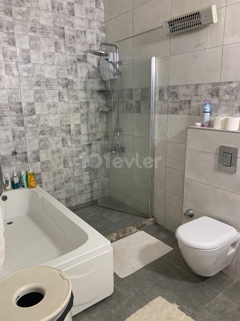 Girne Merkez'de Satılık 6 odalı Penthouse