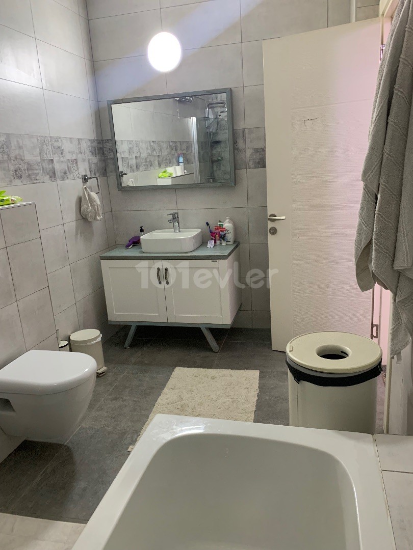 Girne Merkez'de Satılık 6 odalı Penthouse