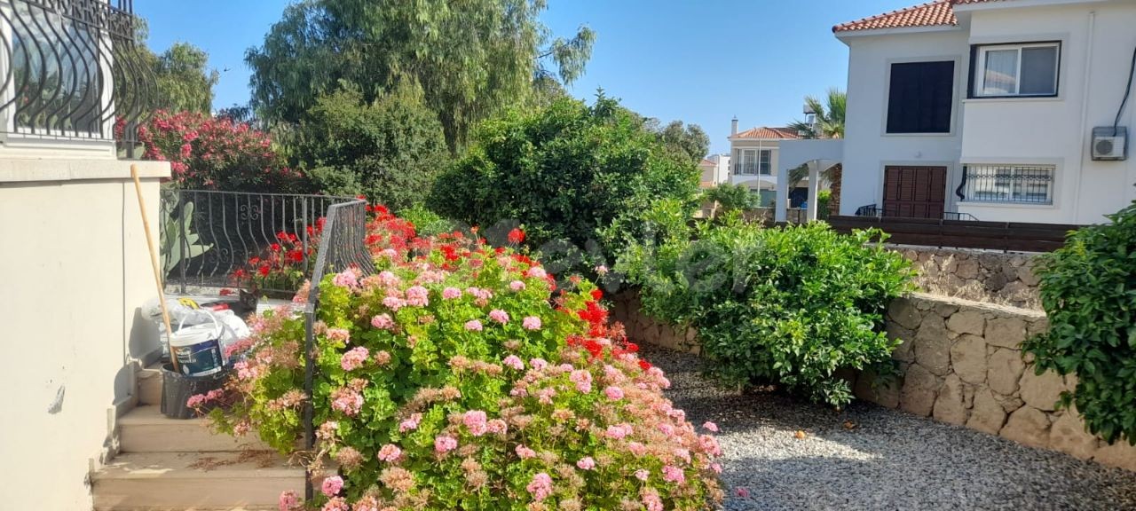 VILLA MIT POOL ZU VERMIETEN IN ÇATALKOY