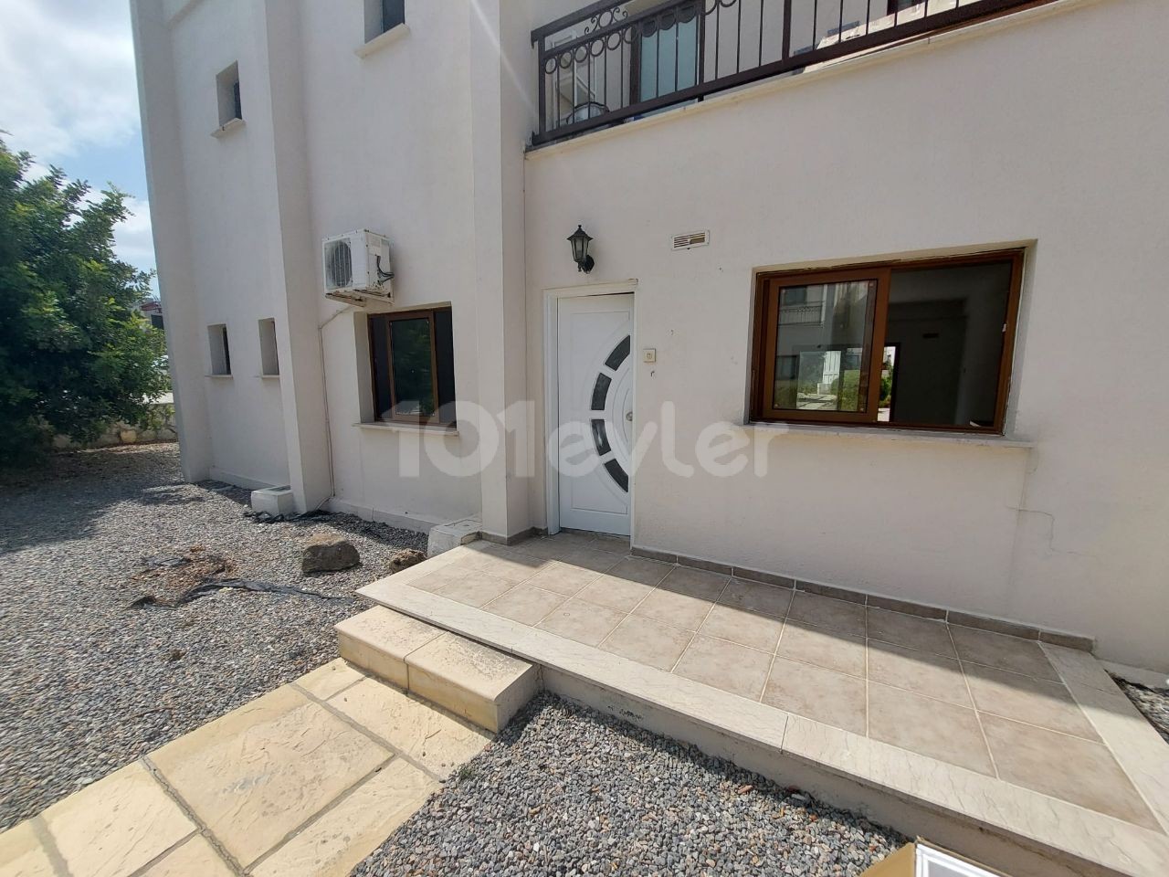 GROUND FLOOR FLAT WITH POOL FOR SALE IN ESENTEPE