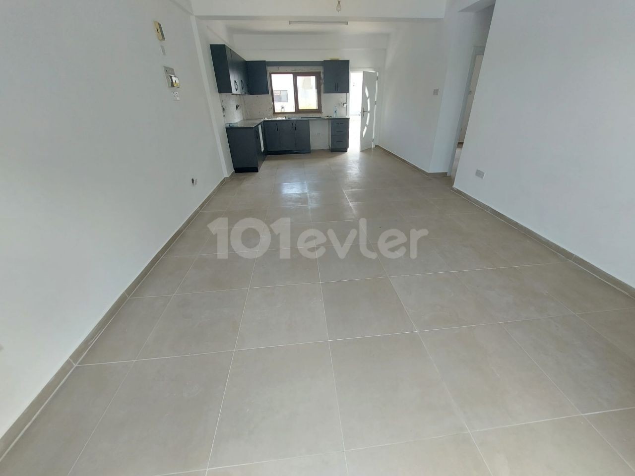 GROUND FLOOR FLAT WITH POOL FOR SALE IN ESENTEPE