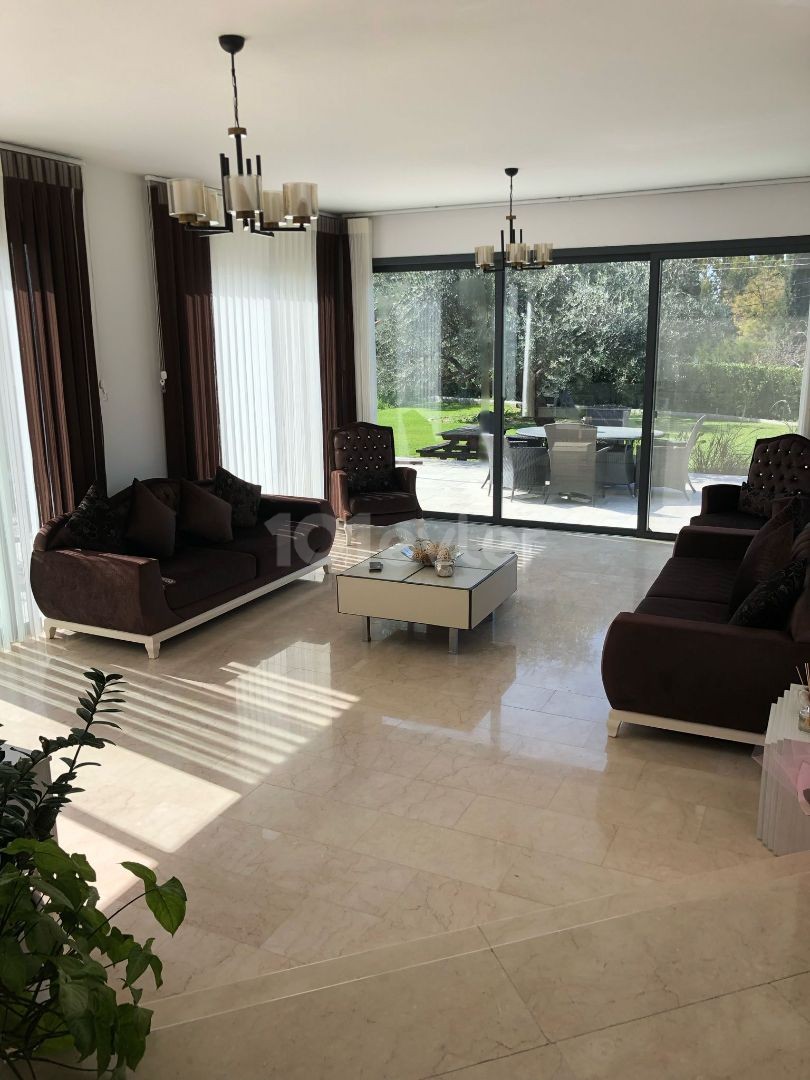 CATALKOYDE SATILIK LUX ARSASI BUYUK VILLA