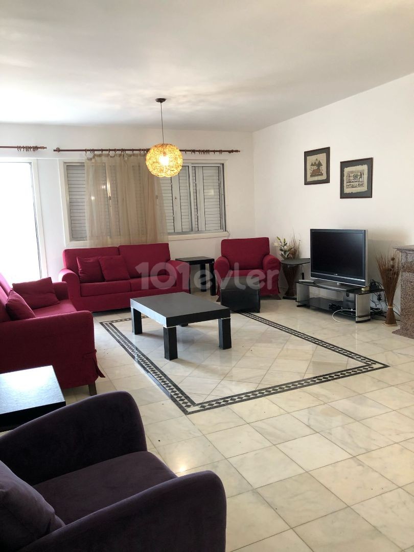 2+1 FLAT FOR SALE IN KYRENIA CENTER, WALKING DISTANCE TO MARKET AND SHOPPING CENTERS