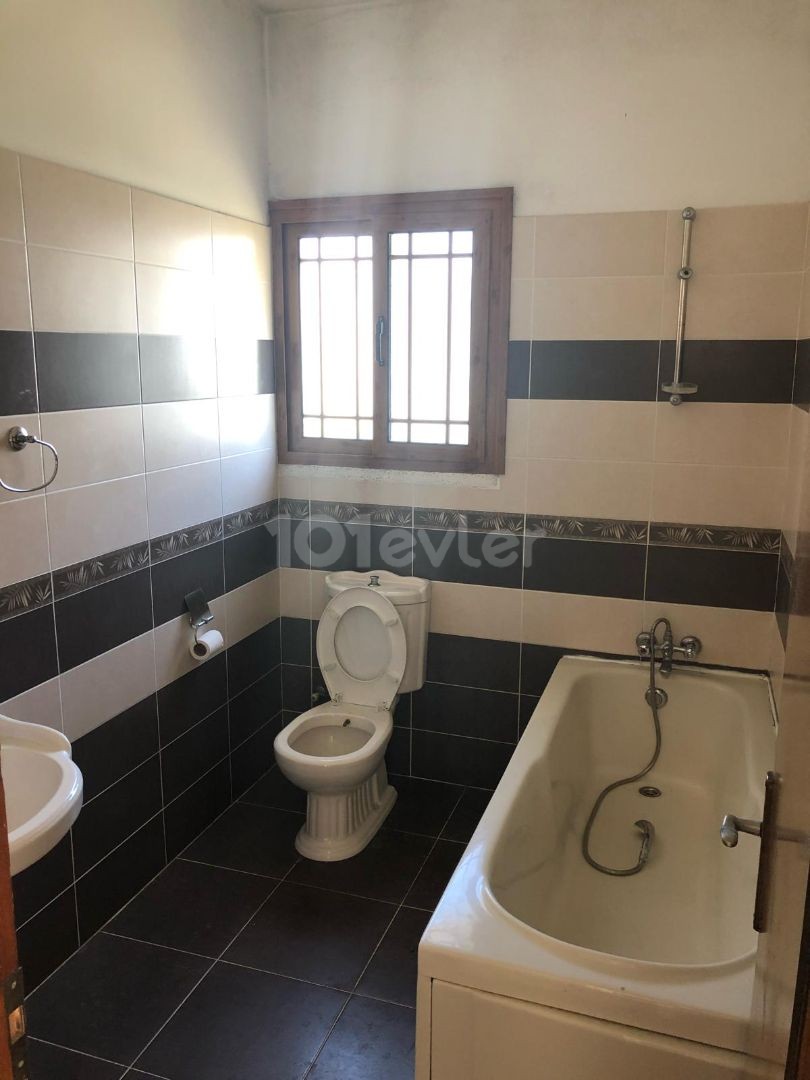 3+1 FLAT FOR RENT IN A SITE WITH POOL IN KYRENIA CENTER