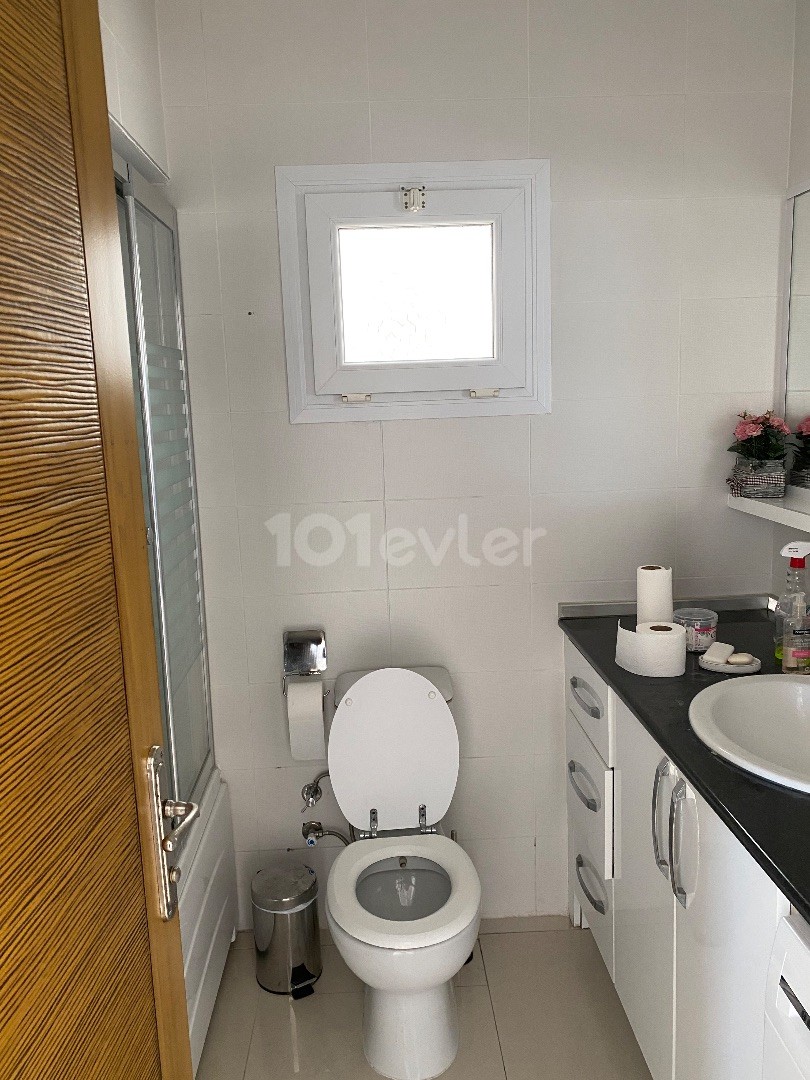 SEA VIEW FULLY FURNISHED 3+1 FLAT FOR SALE IN KYRENIA CENTER