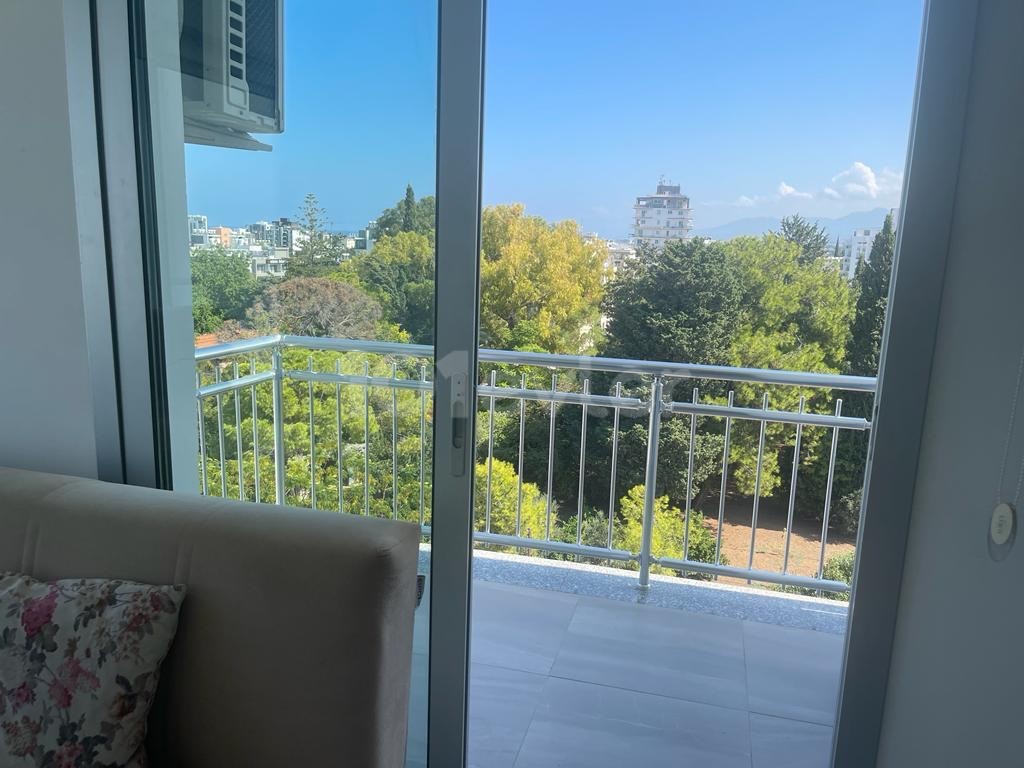 KYRENIA CENTER 2+1 SEA VIEW FLAT FOR RENT