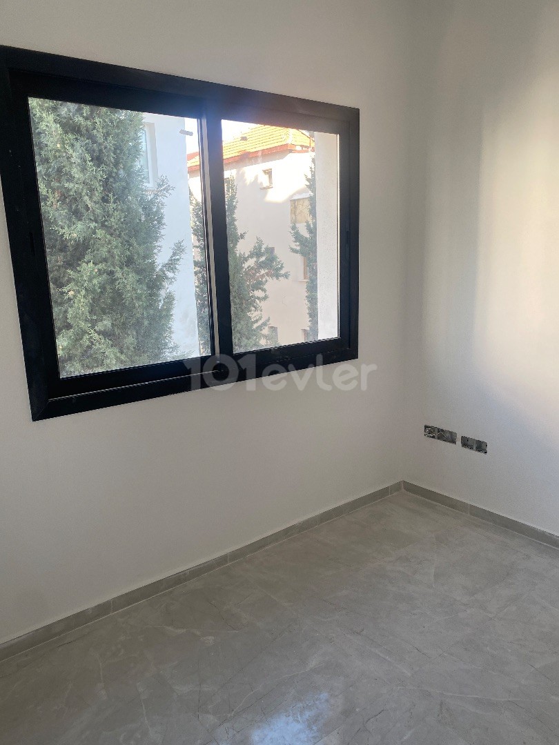 GIRNE MERKEZ SIFIR COK UYGUN FIYATA SON 1 DAİRE 