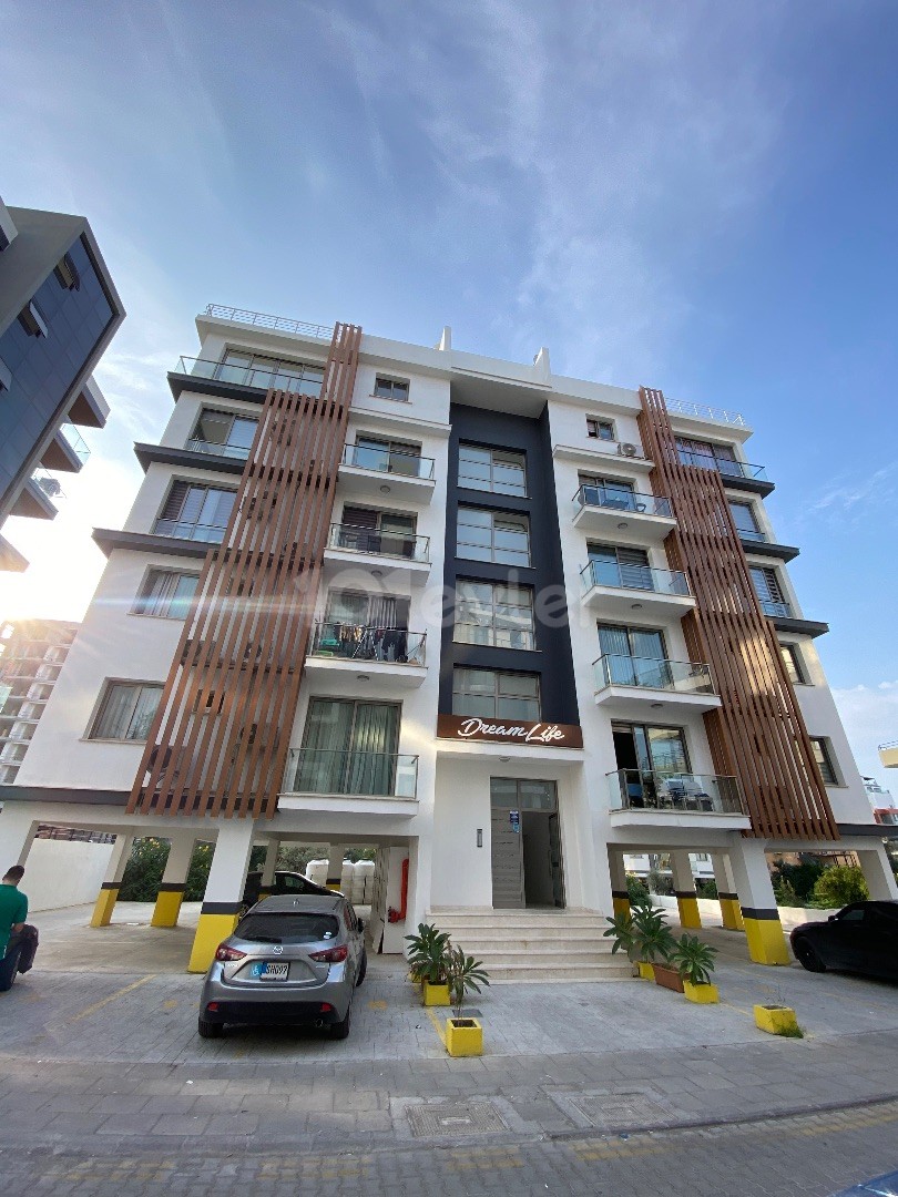 AMAZING 3+1 FLAT FOR SALE IN GIRNE CENTRAL KAR MARKET WITH A TERRACE, A WONDERFUL OPPORTUNITY AT THIS PRICE