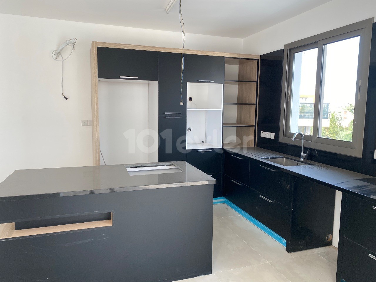 FANTASTISCHE 3+1-WOHNUNG ZUM VERKAUF MIT TERRASSE IM GIRNE CENTER KAR MARKET, EINE WUNDERBARE GELEGENHEIT ZU DIESEM PREIS