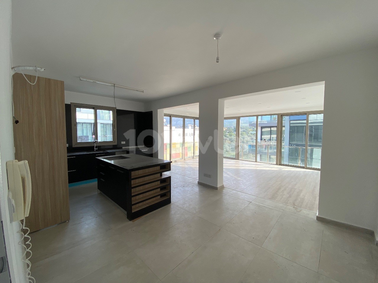 FANTASTISCHE 3+1-WOHNUNG ZUM VERKAUF MIT TERRASSE IM GIRNE CENTER KAR MARKET, EINE WUNDERBARE GELEGENHEIT ZU DIESEM PREIS