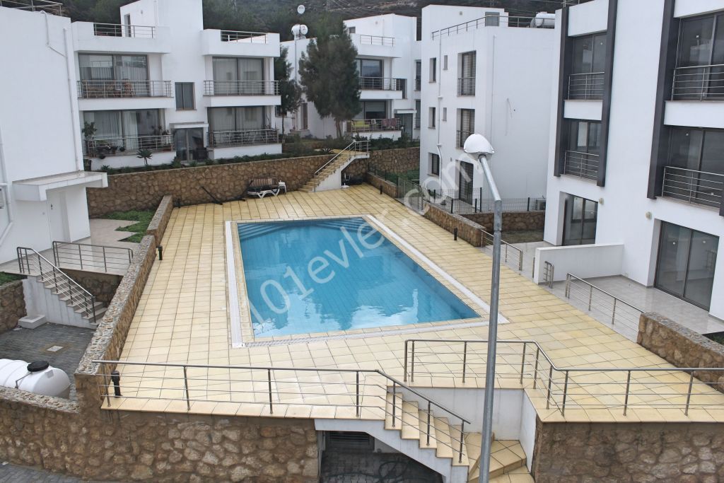 Ciklos'ta 3 Katlı İkiz Villa