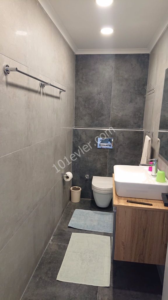 Kuzey Kibris,Girne Merkez`de 2+1  YENI Penthouse.