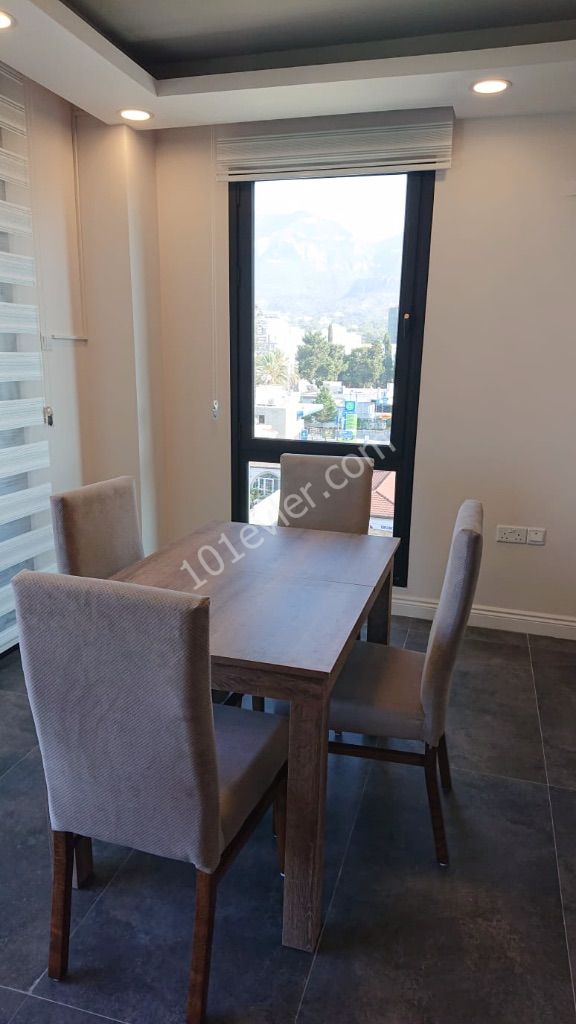 Kuzey Kibris,Girne Merkez`de YENI Kiralik 2+1 Penthouse.