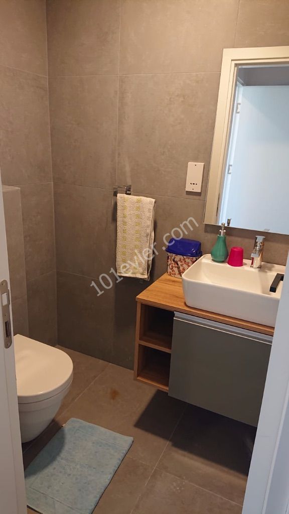 Kuzey Kibris,Girne Merkez`de YENI Kiralik 2+1 Penthouse.