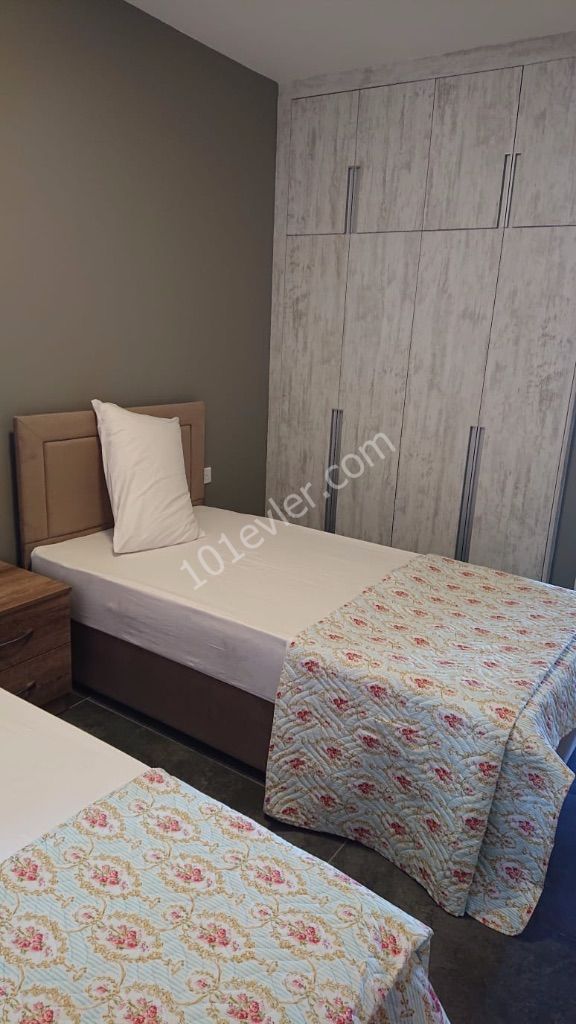 Kuzey Kibris,Girne Merkez`de YENI Kiralik 2+1 Penthouse.