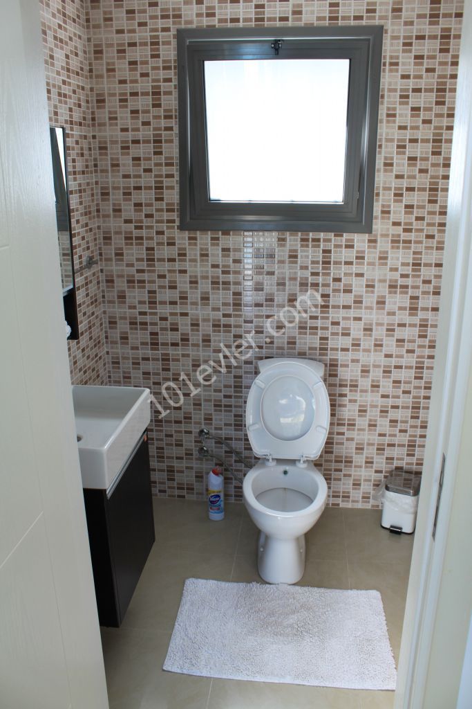 Kibrisi,Girne, Malatya`da 2+1 Havuzlu Bungalow