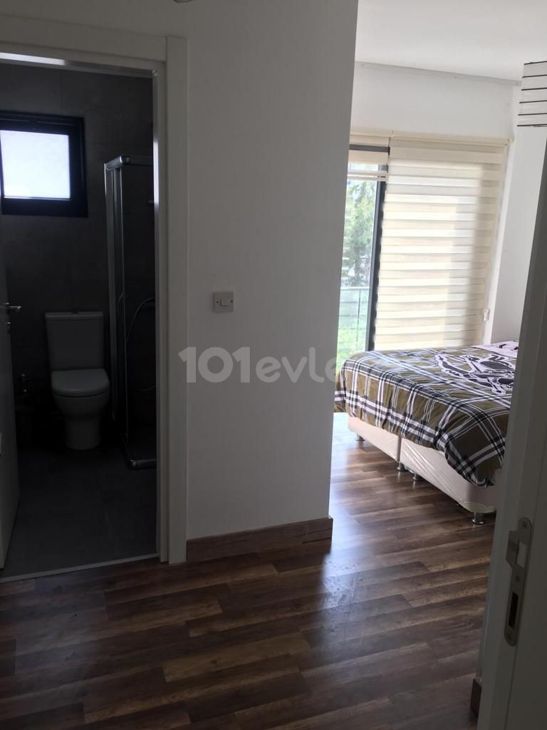 Girne merkezde kiralık 2 yatak odalı lüks ebeveyn banyolu daire