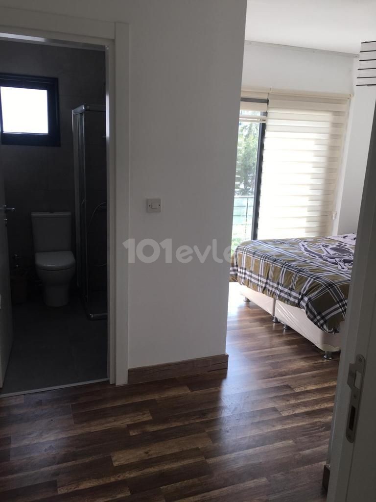 Girne merkezde kiralık 2 yatak odalı lüks ebeveyn banyolu daire