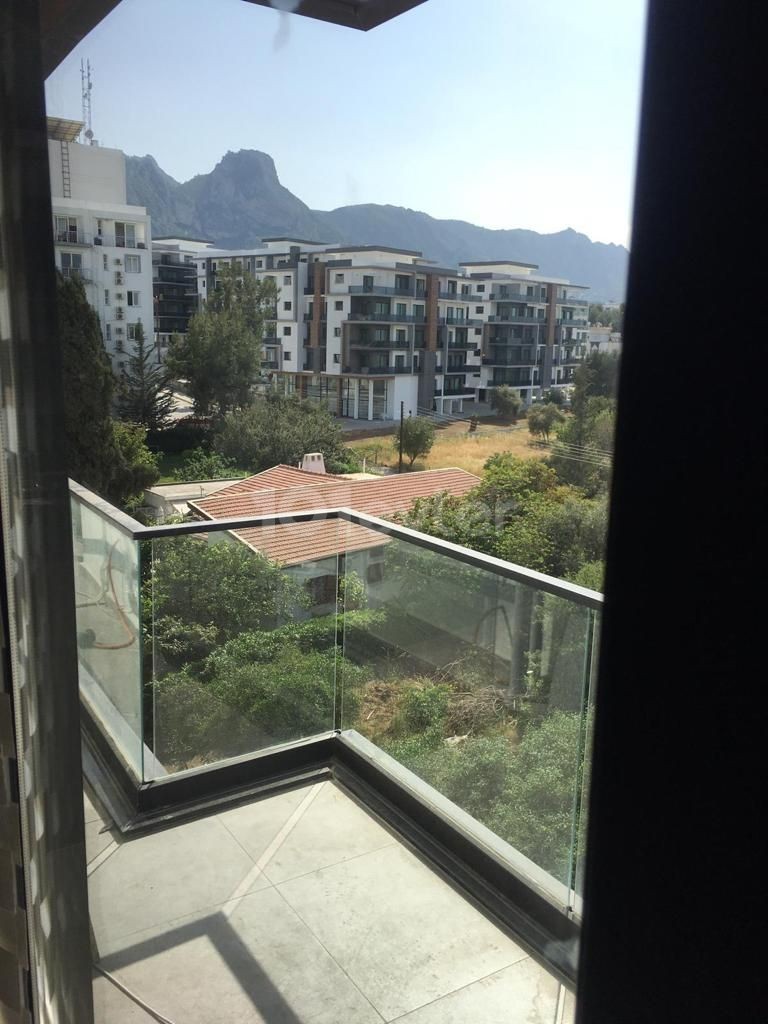 Luxury 2 bedroom ensuite apartment in kyrenia center for rent 