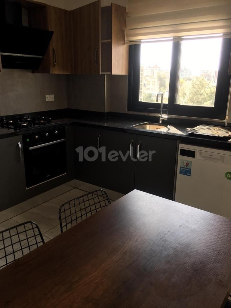 Girne merkezde kiralık 2 yatak odalı lüks ebeveyn banyolu daire