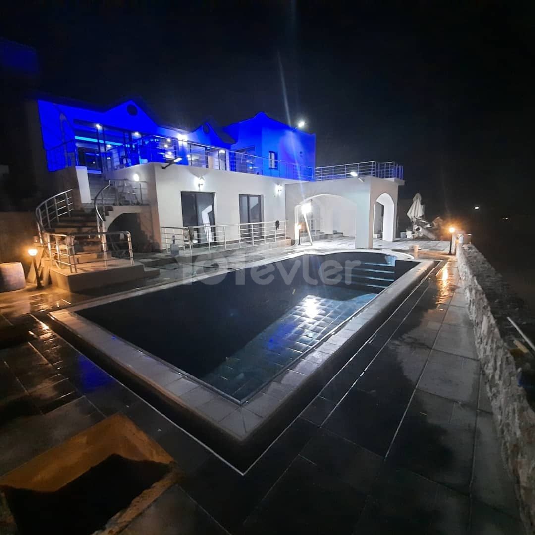 Luxuriöse Villa mit 3 Schlafzimmern und eigenem Bad im Zentrum von Kyrenia zu vermieten