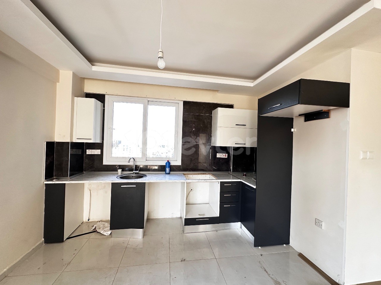 !+1 Flat with Turkish Title, Near Kyrenia Kar Market