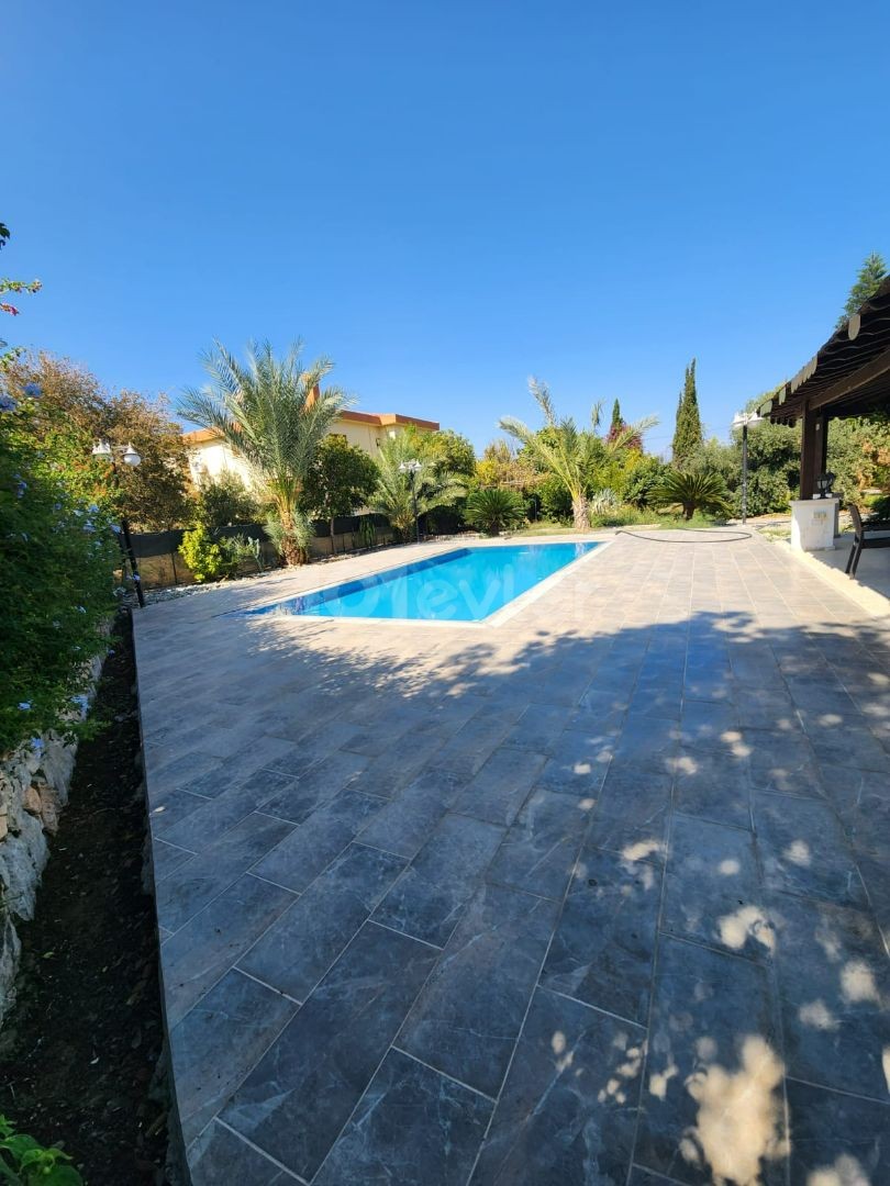 3+1 VILLA ZU VERMIETEN MIT POOL IN ALSANCAK