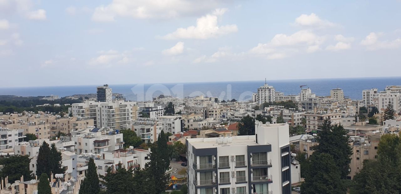 VOLLSTÄNDIG MÖBLIERTE 1+1 WOHNUNGEN MIT ATEMBERAUBENDER AUSSICHT IN EINEM NEUEN GEBÄUDE IM KYRENIA CENTER