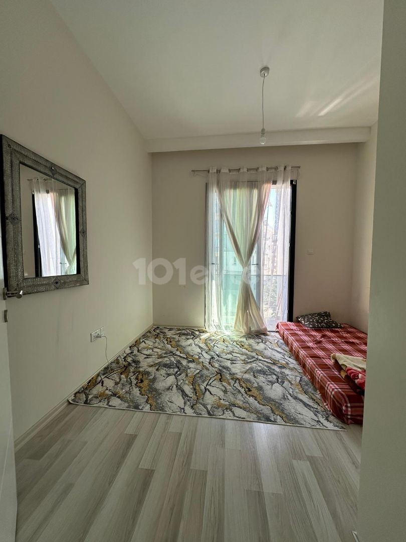 GİRNE MERKEZ HAVUZLU SİTEDE 1+1 SATILIK DAİRE