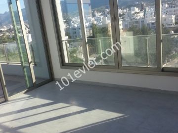 GİRNE MERKEZ DE LÜKS MUHTEŞEM MANZARALI PENTHOUSE