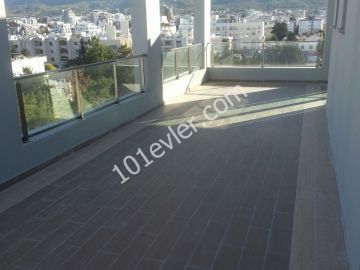 GİRNE MERKEZ DE LÜKS MUHTEŞEM MANZARALI PENTHOUSE