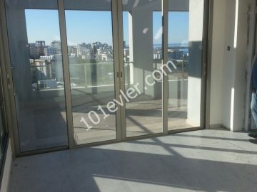 GİRNE MERKEZ DE LÜKS MUHTEŞEM MANZARALI PENTHOUSE