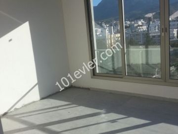 GİRNE MERKEZ DE LÜKS MUHTEŞEM MANZARALI PENTHOUSE