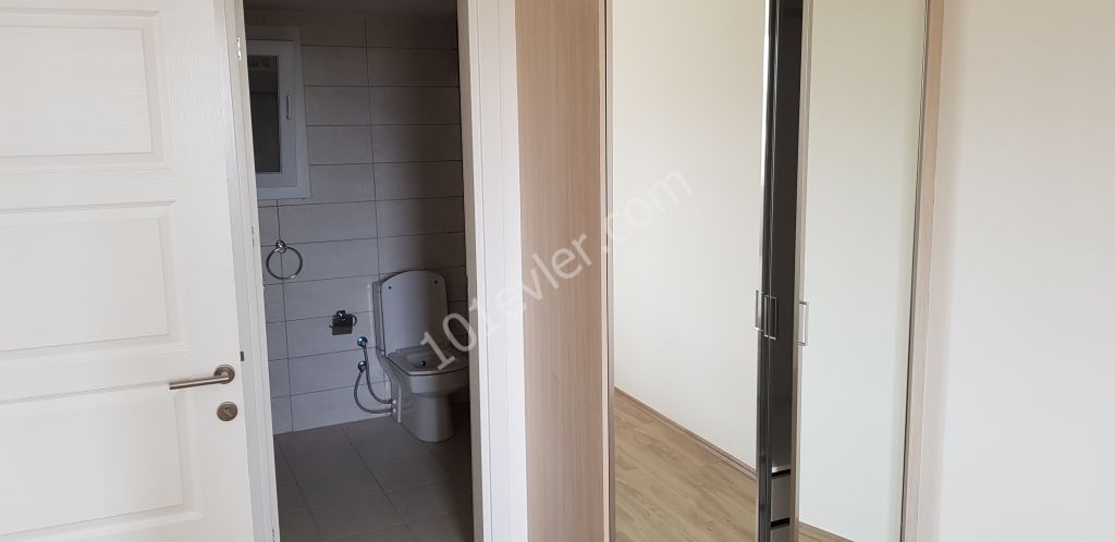 GİRNE MERKEZ'DE LÜKS SİTE'DE  1+1 SATILIK DAİRE