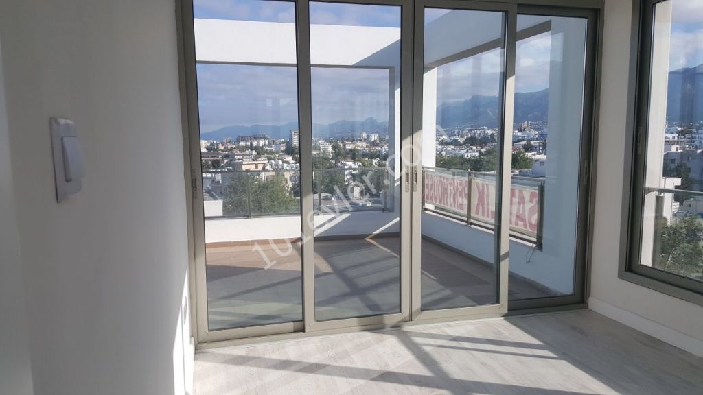 GİRNE 'DE MUHTEŞEM MANZARALI  SATILIK PENTHOUSE