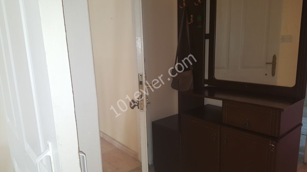 GİRNE MERKEZ YOLA YAKIN KİRALIK 2+1 EŞYALI DAİRE