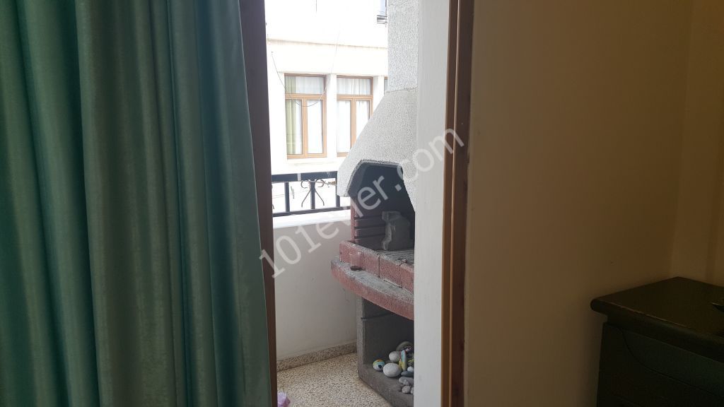 GİRNE MERKEZ YOLA YAKIN KİRALIK 2+1 EŞYALI DAİRE