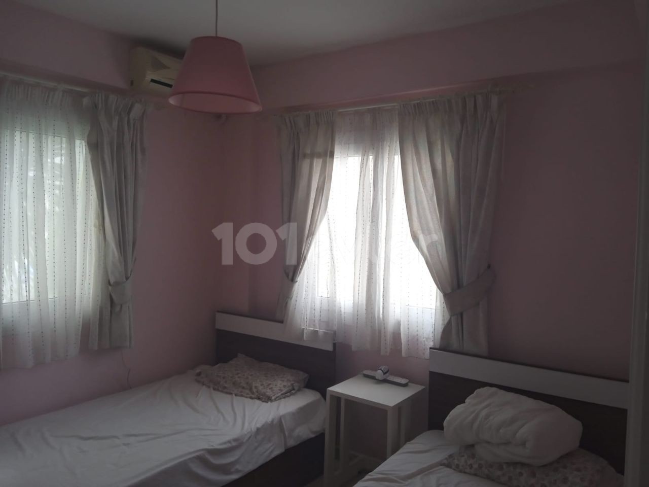 Kyrenia Alsancak. 3+1 flat, 2 bathrooms, within the complex. 1 floor.