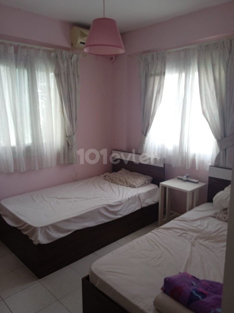 Kyrenia Alsancak. 3+1 flat, 2 bathrooms, within the complex. 1 floor.