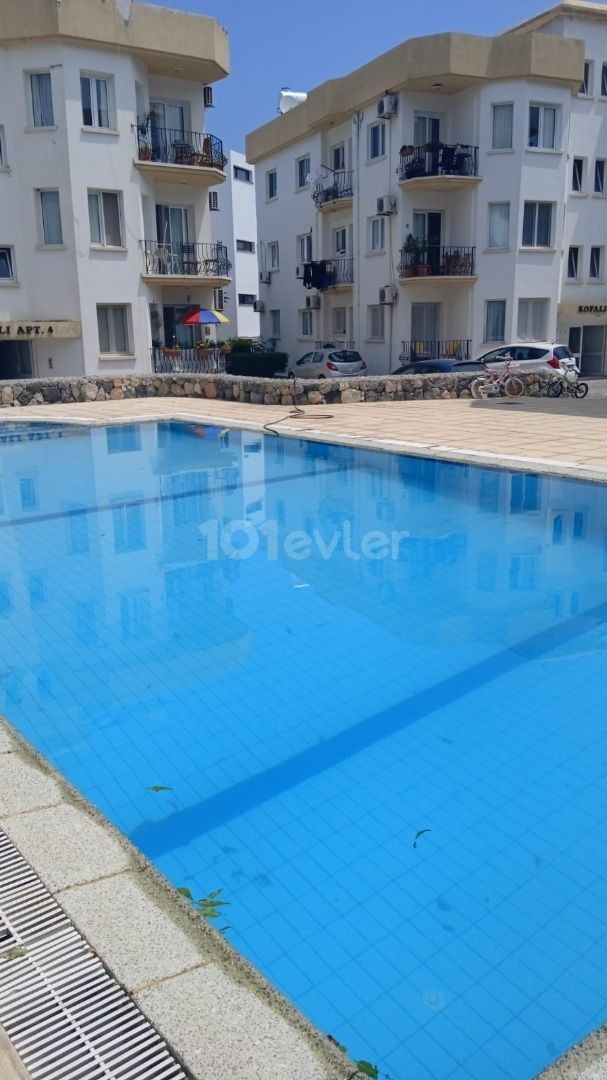 Kyrenia Alsancak. 3+1 flat, 2 bathrooms, within the complex. 1 floor.