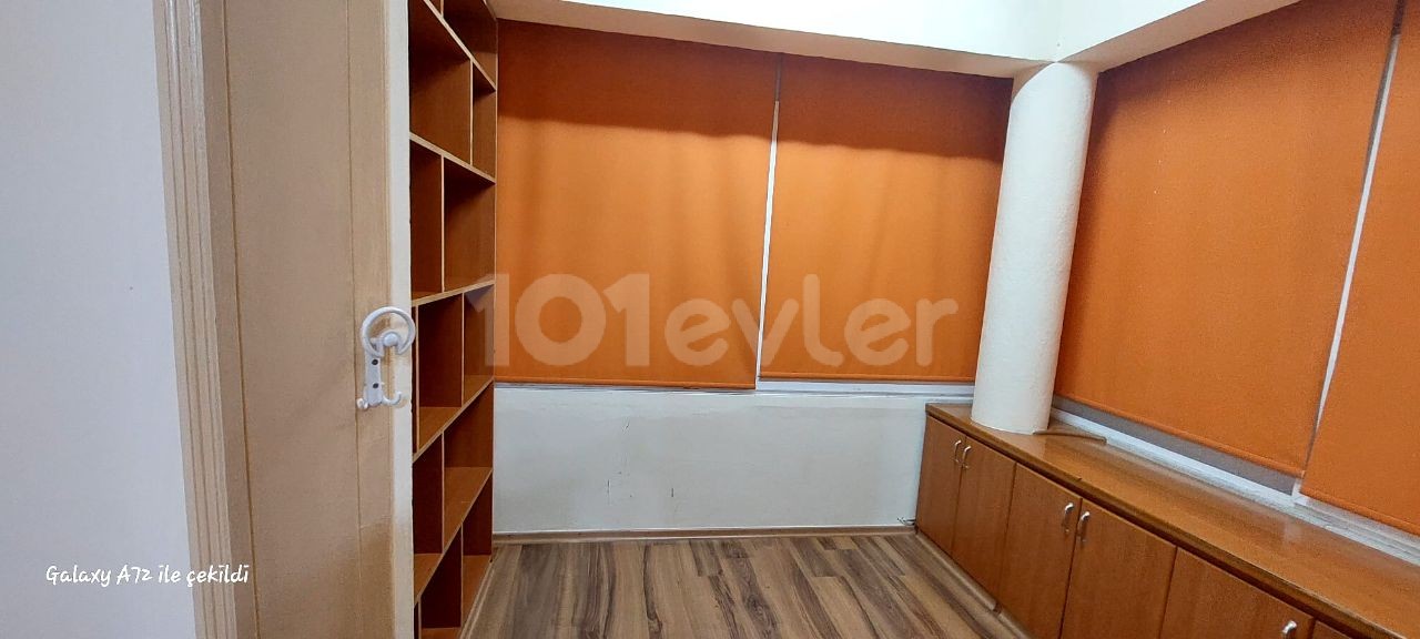 SPACIOUS FULLY FURNISHED 3+1 FLAT SUITABLE FOR FAMILY LIFE IN FAMAGUSTA CENTER CLOSE TO ONDER SHOPPING MALL