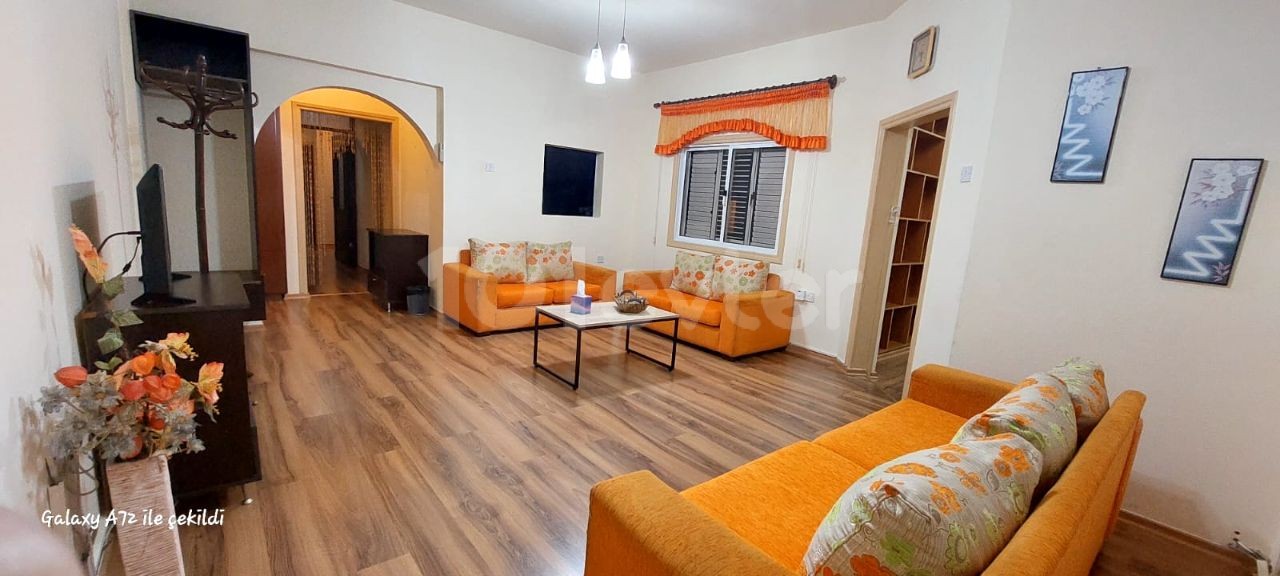 SPACIOUS FULLY FURNISHED 3+1 FLAT SUITABLE FOR FAMILY LIFE IN FAMAGUSTA CENTER CLOSE TO ONDER SHOPPING MALL