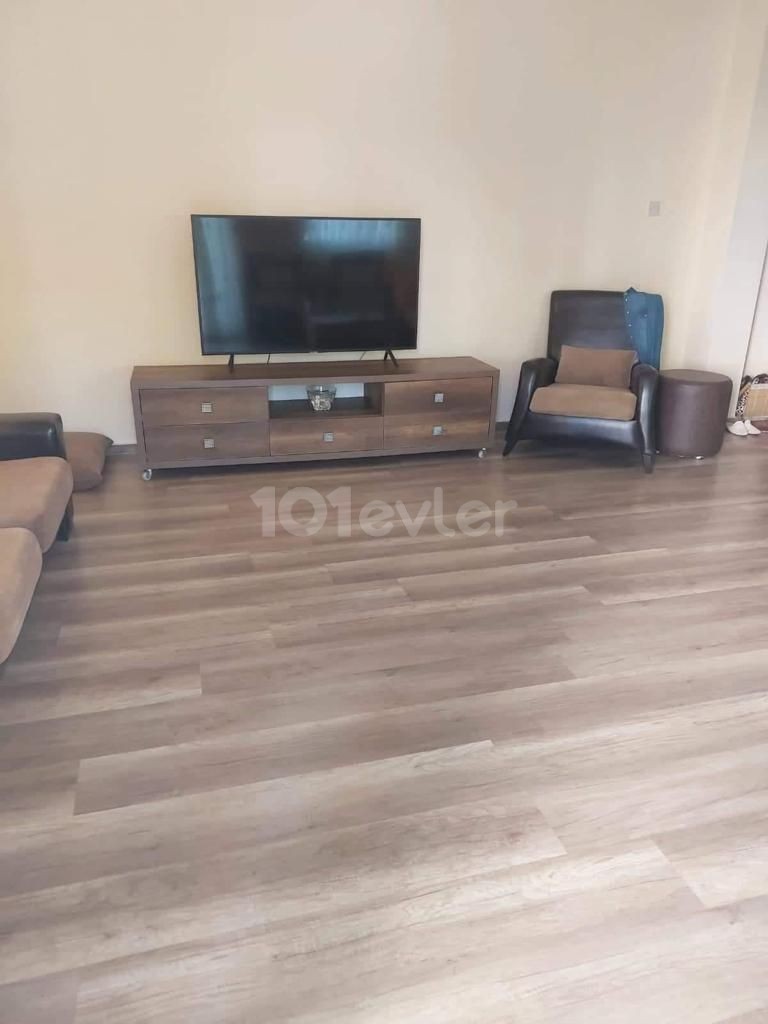 3+1 FLAT FOR SALE IN FAMAGUSA CENTER WITHOUT RENOVATION