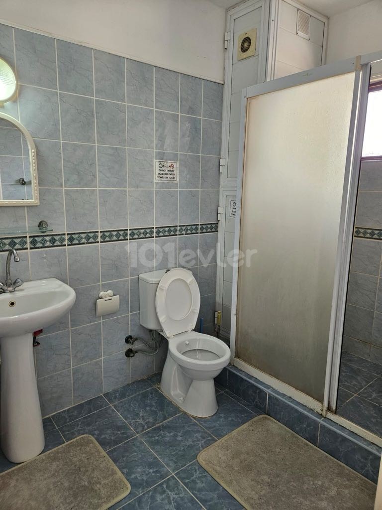 3 AY ÖDEMELİ DAÜ YE YÜRÜME MESAFESİNDE TEMİZ AİLE APARTMANINDA KİRALIK 1+1 DAİRE